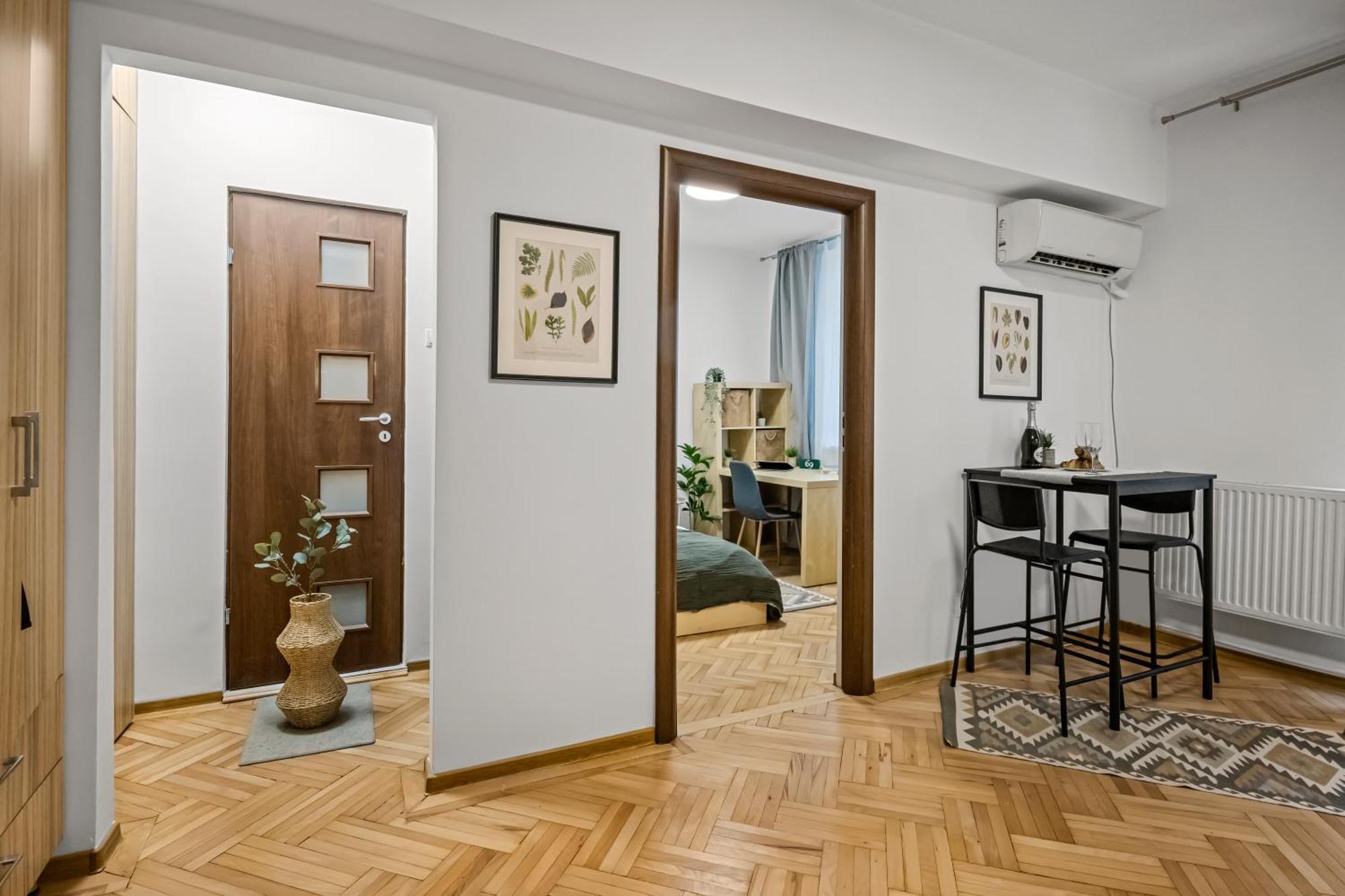 Earthy Escape - Central Apt With Balcony Bukarest Exteriör bild